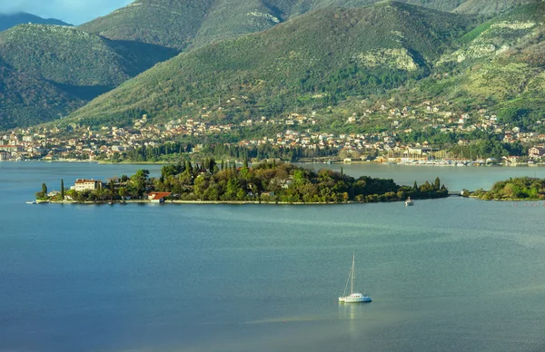 Miholjska prevlaka Adası. Kotor Körfezi, Karadağ