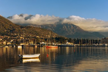 Kotor Körfezi manzarası. Tivat şehir, Karadağ