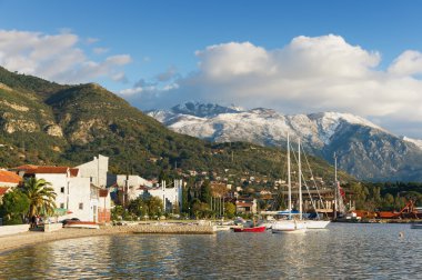 Tivat City bağlantı noktasının görünümü. Karadağ