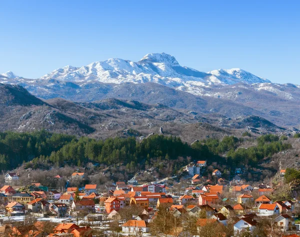 Lovcen dağın ve Cetinje şehir görünümünü. Karadağ.