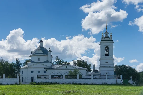 Ortodox egyház a Kazan ikont az Isten anyja. Konstantinovo village, Oroszország — Stock Fotó