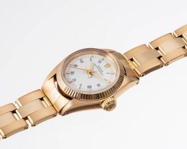 Rolex saat, istiridye daimi model, 1975 yılı, referans 6719, beyaz kadranlı 18 kt sarı çanta. Milan mı? İtalya, 18 Nisan 2025