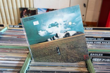 Mind Games, İngiliz şarkıcı John Lennon 'ın 1973 yılında piyasaya sürdüğü stüdyo albümüdür. Udine, İtalya. 26 Ekim 2025