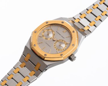 Audemars Piguet Kraliyet Meşe Günü tarihli otomatik çelik ve 18kt altın saat, 1980 yılında, 25572SA referans. Milan mı? İtalya, 18 Nisan 2025