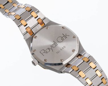 Audemars Piguet Kraliyet Meşe Günü 'nün ayrıntıları. Çelik saat otomatik ve 18kt altın, 1980 yılı, referans 25572SA. Milan mı? İtalya, 18 Nisan 2025