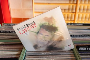 Outside, İngiliz müzisyen David Bowie 'nin 19. stüdyo albümü. Udine, İtalya. 26 Ekim 2025