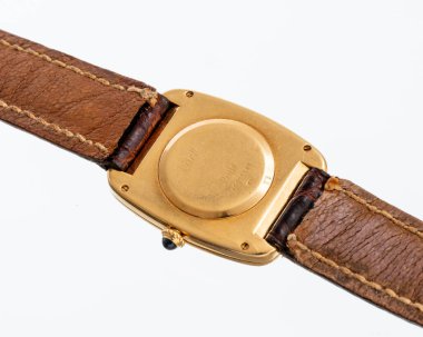 Cartier Faberge 'in el yaralanması saati, referans 7810, beyaz kadranlı 18 kt sarı çanta. Milan, İtalya, 14 Nisan 2025