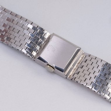 Bir Rolex el yaralanması saat, kemer modeli, referans 8209, tokalı 18 kt beyaz altın çanta. Milan mı? İtalya 1 Eylül 2025