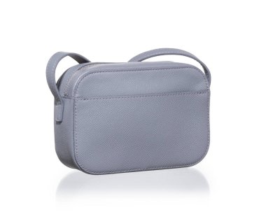 Gri çekiçli deri çanta, beyaz bir arka planda yansıması var.