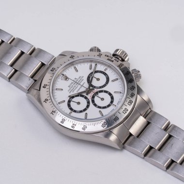 Rolex Daytona otomatik kurmalı kronograf, referans 16520, beyaz kadranlı çelik kasa, yüzen. Milan mı? İtalya 1 Eylül 2025