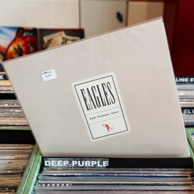 Hell Freezes Over, Eagles grubunun 1994 yılında piyasaya sürdükleri ikinci konser albümüdür. Udine, İtalya, 26 Ekim 2025