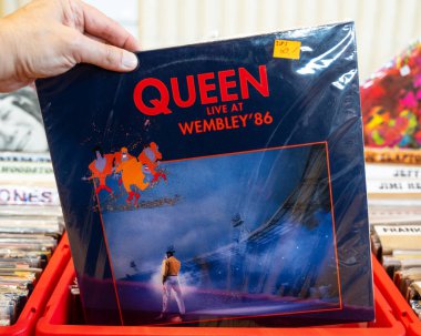Live at Wembley '86, İngiliz rock grubu Queen' in 1992 yılında piyasaya sürdüğü konser albümü. Udine, İtalya, 26 Ekim 2025