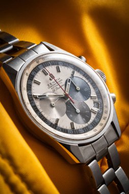 Zenith El Primero saatinin ayrıntıları, hakem. A386, 1969 'dan kalma ikonik bir otomatik kronograf. Çelik kutu. Milan, İtalya, 23 Ekim 2025