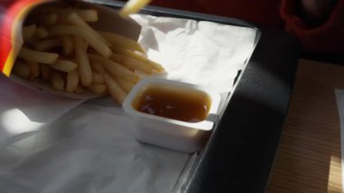 Lezzetli bir yiyeceğe yakın.