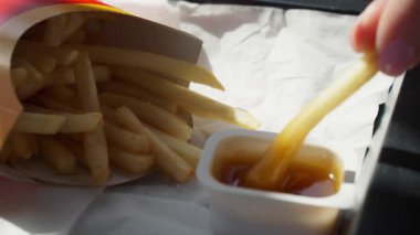 Kızartma, fast food, içecek.