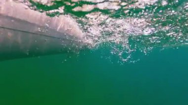 Dağlarda güzel bir göl manzarası