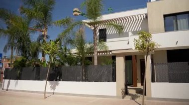 Şehrin modern binası