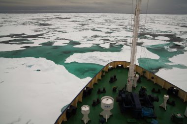 Buzlu arctic deniz araştırma gemisi