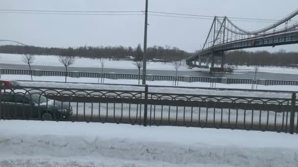 Vista Través Coches Invierno Ciudad Hasta Puente Distancia — Vídeos de Stock