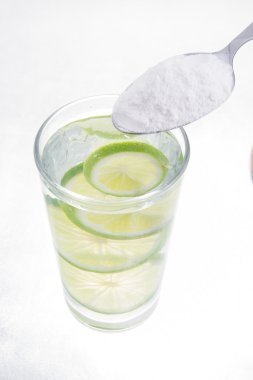limon suyu ve kabartma tozu