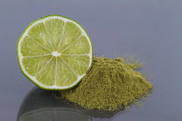 Moringa pulver med citron frukt — Stockfoto