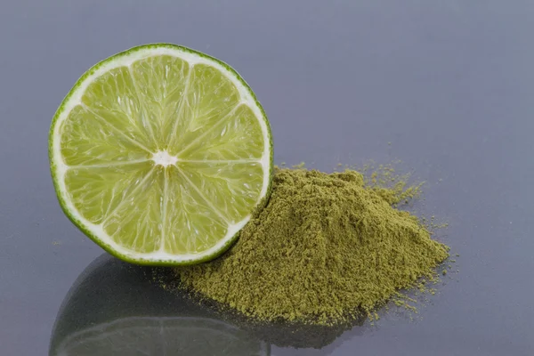 Limon meyve ile Moringa tozu