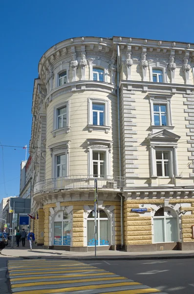Historická budova v ulici Petrovka, dům č. 20 — Stock fotografie