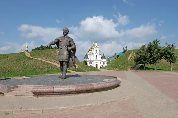 El monumento a Yuri Dolgoruky en Dmitrov, Rusia — Foto de Stock