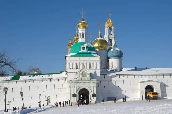 圣三一圣塞尔吉乌斯拉瓦拉的主要入口圣门和红塔Sergiev Posad 莫斯科地区 俄罗斯 — 图库照片