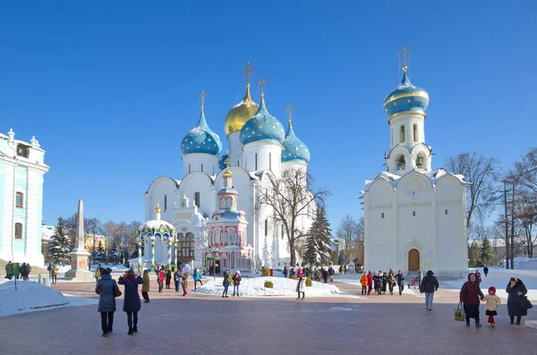 Sergiev Posad Russia February 2018 Holy Trinity Sergius Lavra 圣母升天的教堂和圣母玛利亚升天的大教堂 — 图库照片