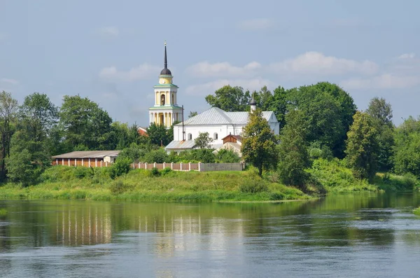 Вид Церкву Петра Павла Колишнього Монастиря Святої Трійці Конфлюенс Річки — стокове фото