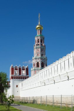 Rusya, Moskova 'daki Novodevichy Manastırı' nın çan kulesi ve Joasaphovskaya Kulesi
