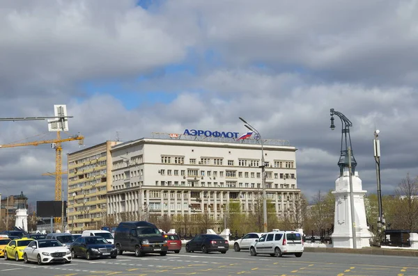 Moskwa Rosja Kwietnia 2021 Wiadukt Twera Dom Znakiem Aeroflot Leningradsky — Zdjęcie stockowe