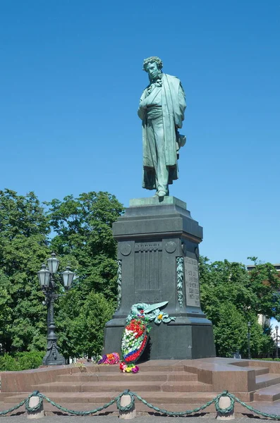 Moskwa Rosja Czerwca 2021 Pomnik Rosyjskiego Poety Aleksandra Siergieja Puszkina — Zdjęcie stockowe