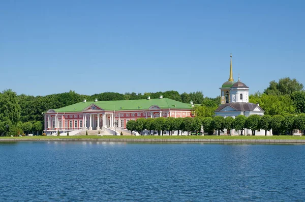 Moscú Rusia Junio 2021 Vista Finca Kuskovo Big Palace Pond —  Fotos de Stock