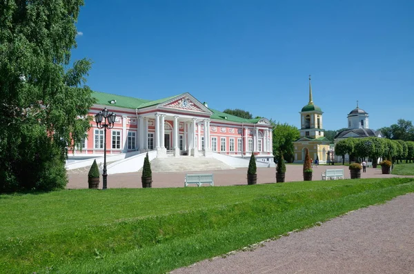 Moscú Rusia Junio 2021 Kuskovo Manor Soleado Día Verano Palacio Imagen De Stock