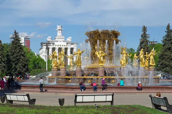 MOSCOU, RUSSIE - 20 MAI 2015. Fontaine Amitié des peuples — Photo
