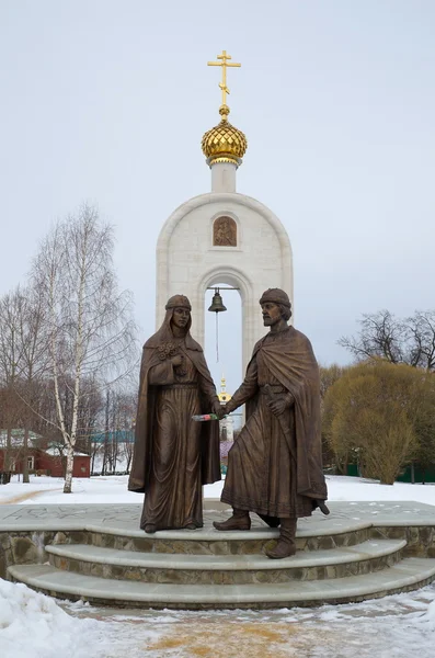 Monument to Peter and Fevronia of Murom in Dmitrov, Russia — Stock Photo, Image