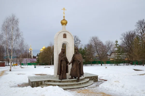 Il Monumento a Pietro e Fevronia di Murom, Dmitrov, Russia — Foto Stock