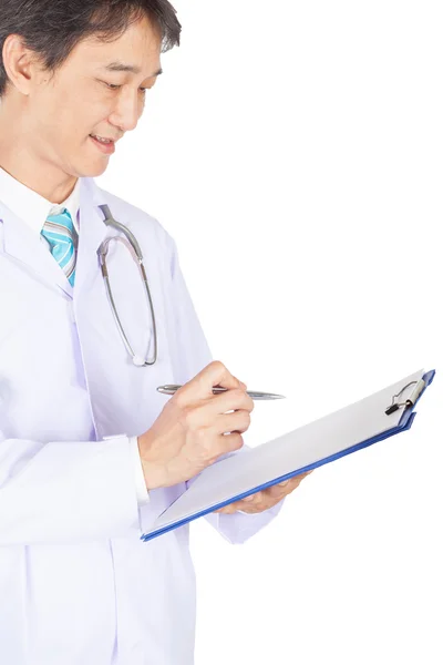 Beyaz önlük giyen doktor gülümsemek