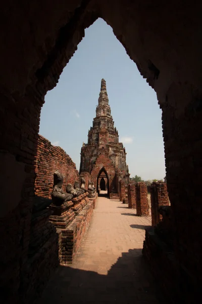Antik pagoda Chaiwatthanaram Tapınağı.