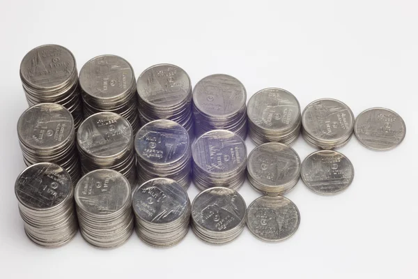 Birçok paralar düzenli bir şekilde düzenlenir