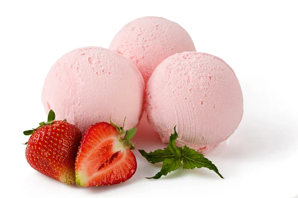 Çilekli dondurma kepçeleri