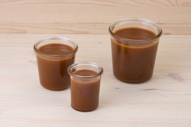 bir kavanoza tuzlu karamel