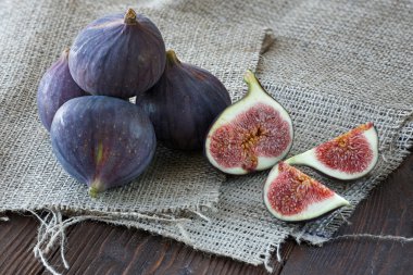 Tuval üzerine taze incir