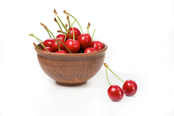 Cerezas rojas en un tazón — Foto de Stock