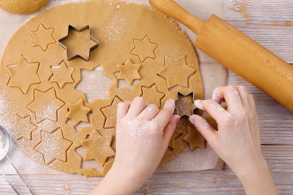 Ekstrüzyon formları sürecinin zencefil kurabiye