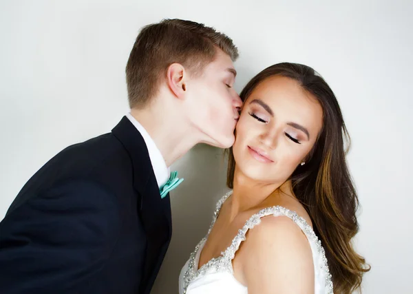 Cute Bride and Groom — Stock Photo, Image