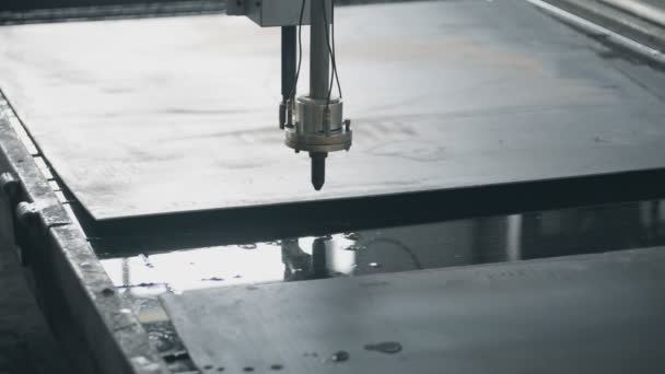 Maszyna CNC cięcie plazmowe przechodzi wzdłuż granic preform. Szczegóły znaczników stołu montażowego — Wideo stockowe