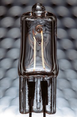 Powered halojen lamba